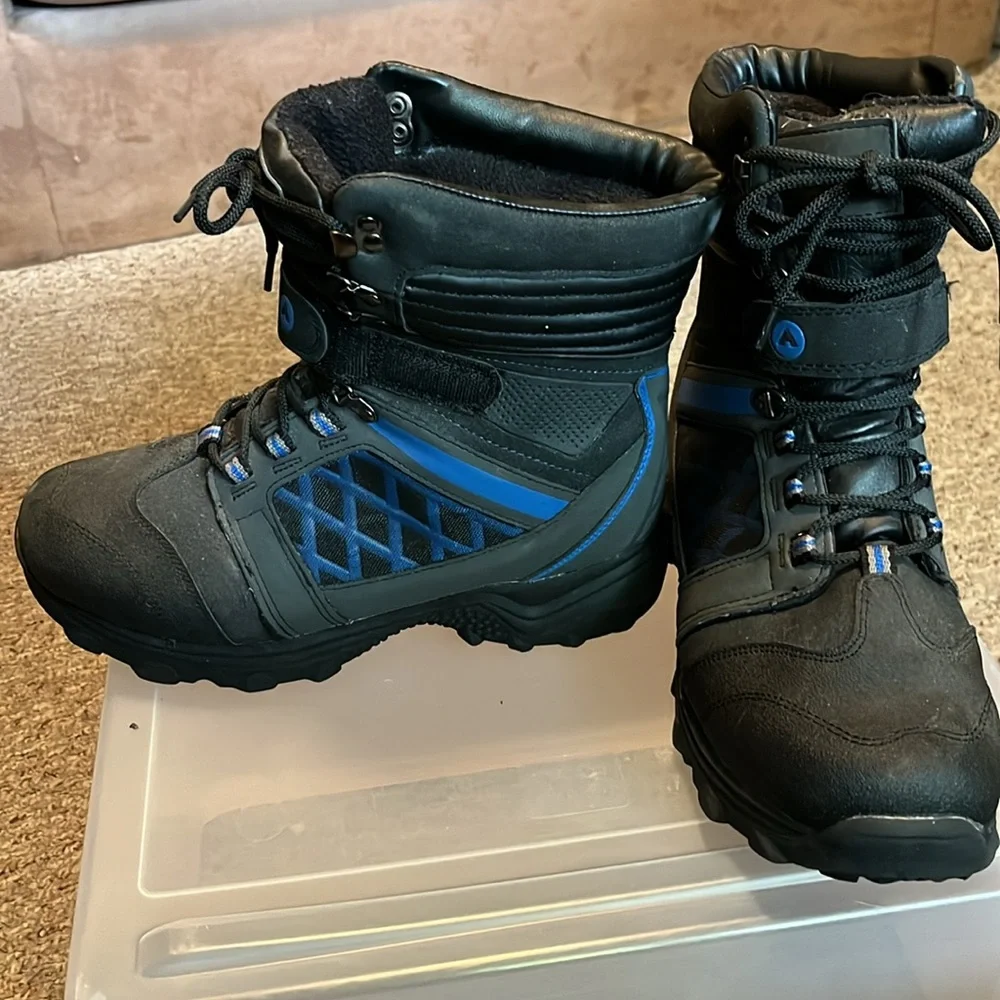 Airwalk Men's SZ 9 Boots Black Blue Strap Thermolite Snow Waterproof uni…